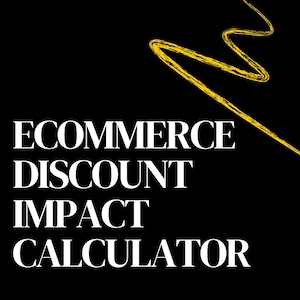 Puede incluir: Fondo negro con texto blanco: "ECOMMERCE DISCOUNT IMPACT CALCULATOR". Un diseño de línea amarilla ondulada está en la esquina superior derecha.