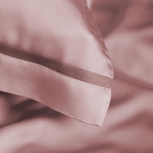 Sateen Bedding Set – 100% Cotton with Piping & Pleated Pillowcases