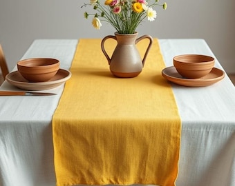Camino de mesa de lino natural: decoración minimalista para bodas en naranja