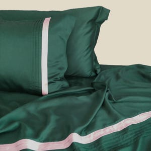 Green Set 4 pcs Sateen Bedding Set – Soft and Silky Bed Sheets – Queen/King Size – Breathable & Durable – Luxury Bedroom Decor