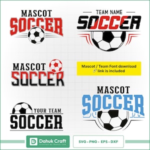 Op de afbeelding: Een verzameling voetbal-thema grafische ontwerpen. De ontwerpen tonen het woord "SOCCER" in verschillende lettertypen en kleuren, met voetballen verwerkt. De ontwerpen bevatten de tekst "MASCOT" en "TEAM NAME". De afbeelding bevat ook de tekst "Mascot / Team Font download link is included".