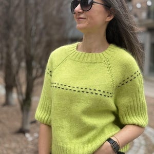 Jersey «Freddo» - Patrón de punto en formato PDF con videotutoriales, desde el inicio hasta el final – Tejido por SmithOlgaKnitting