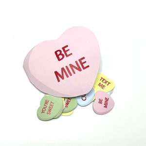Carte de Saint-Valentin en forme de cœur avec mini cœurs