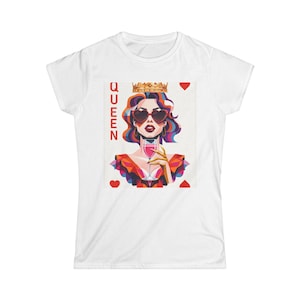 Queen Playing Card Damen Softstyle T-Shirt, süßes grafisches T-Shirt, lässiges Geburtstagsgeschenk, Queen Shirt, lustiges Damen Top