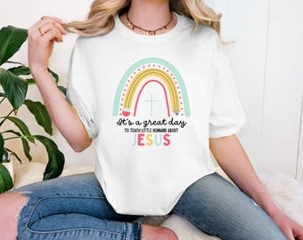 Es un gran día para enseñarles a los pequeños humanos acerca de Jesús // Camiseta Softstyle