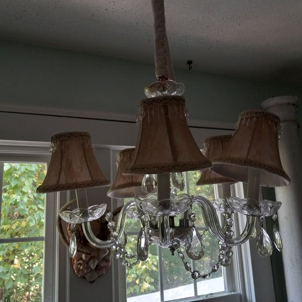 vintage, lamp shades , chandelier, sconce, small, clip on, tan white brocade fabric, fancy trim, tear drop trim