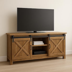 Może przedstawiać: Drewniana szafka RTV z przesuwanymi drzwiami w stylu stodoły i dużym czarnym telewizorem. Drzwi mają wzór w kształcie litery X i czarne okucia. Wewnątrz znajdują się półki z książkami i czarne urządzenie multimedialne.