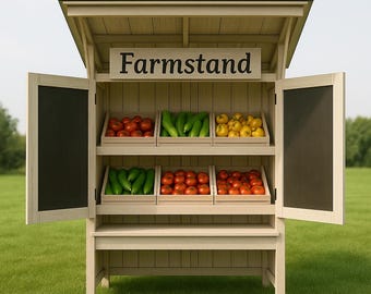 Pode incluir: Uma banca de fazenda de madeira com a palavra "Farmstand" em uma placa. A banca tem prateleiras cheias de tomates, pepinos e tomates amarelos. A banca tem duas portas de quadro-negro abertas e está em um campo gramado.
