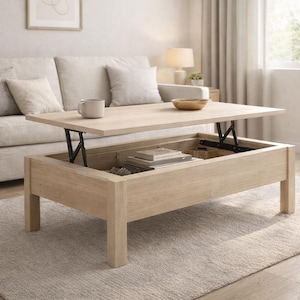 Puede incluir: Mesa de centro de madera clara con tapa elevable y compartimento de almacenamiento oculto. La mesa es rectangular con acabado de madera clara y mecanismo de elevación de metal negro. Un sofá y una alfombra están en el fondo.