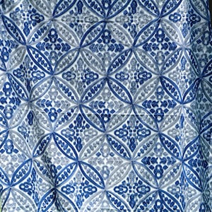 Cortina Boho Chic personalizada: Bordado floral Aari en azul oscuro