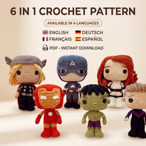Peut inclure: Un modèle de crochet 6 en 1 en téléchargement numérique présentant six poupées amigurumi inspirées de personnages de super-héros. Les poupées incluent des figurines avec des cheveux blonds et un casque ailé, un casque bleu avec un A, des cheveux roux, une combinaison rouge et or, une peau verte et une tenue sombre.