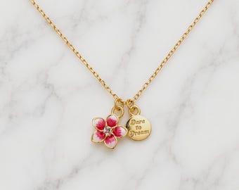 Collar con colgante de hibisco rosa inspirado en Moana / Colgante de flor tropical / Joyería playera hawaiana / Regalo para amantes del océano
