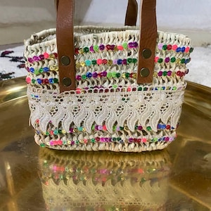 Marokkanischer Korb aus Stroh, handgefertigt, alter traditioneller Korb, Tasche für Dinge zu tragen, Handtasche