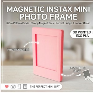 Puede incluir: Un marco de fotos magnético rosa Instax Mini. El marco está impreso en 3D y diseñado en un estilo retro Polaroid. El marco tiene una fuerte parte trasera magnética y está diseñado para un fácil deslizamiento de fotos. El texto en la imagen dice "Fits Instax Mini".