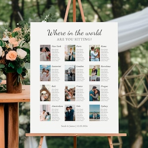 以下が含まれることがあります： イーゼルに立てられた結婚式の座席表。白い看板には「Where in the world are you sitting?」の文字と、都市名とゲストリストが記載されています。看板の下部には「Sarah & James | 12.03.2024」と書かれています。