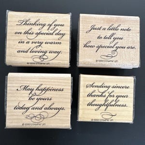 SET DI 4 timbri in gomma montati su legno Stampin' Up 1999 con frasi di auguri