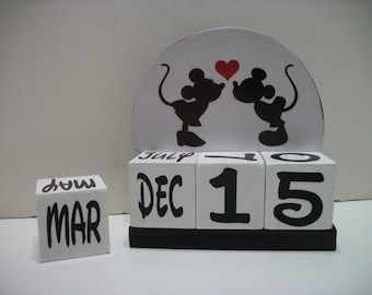 Mickey and Minnie Perpetual Wood Block Calendar, Kiss Theme Decor