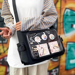 Ita Crossbody Bag – Transparent Display Window for Pins & Cards – Kawaii / Harajuku Style – Available in 3 Colors