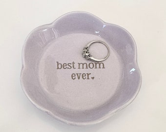 Best Mom Ever Trinket Dish, Flower Engraved Ring Tray