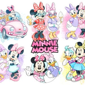 Może przedstawiać: Kolekcja ilustracji przedstawiających Myszkę Minnie i Kaczorkę Daisy w różnych strojach i aktywnościach, w tym prowadzenie różowego samochodu, trzymanie napoju i lodów oraz wspólne pozowanie. Tekst MINNIE MOUSE jest wyśrodkowany różowymi literami.