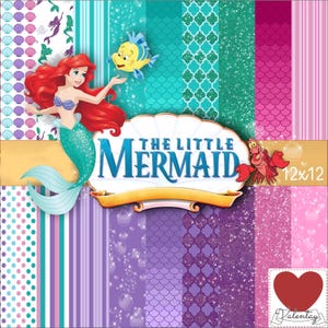 Puede incluir: Una colección de papel digital con los personajes Ariel, Flounder y Sebastián de La Sirenita. El fondo consta de paneles verticales con patrones de conchas, escamas, rayas, burbujas y purpurina en tonos turquesa, morado y rosa. El texto dice The Little Mermaid 12x12.