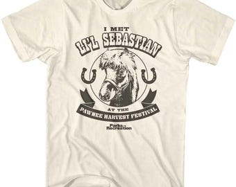 Parcs et loisirs - T-shirt adulte « J'ai rencontré le petit Sebastian » de Parks and Recreation