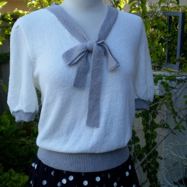 a vintage 1960s 1970s white and gray knit bow sailor nautical sweater top shirt size XS S