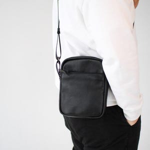 Shoulder Bag for Office Travel Mens Leather Messenger Bag Black Crossbody Purse for Men Smooth Genuine Leather Work Bag Small Shoulder Bag