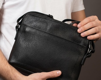 Leather Messenger Bag: Vintage Crossbody Shoulder Bag for Tablet