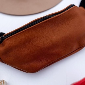 Gürteltasche|Gürteltasche aus Leder|Leder Gürteltasche|Umhängetasche|Schwarze Schultertasche|Halbmondtasche|Schwarze Umhängetasche|Bauchtasche|Reisetasche|Bananenform|Für Sie