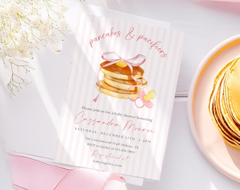 Może przedstawiać: Zaproszenie na baby shower z różowo-białym paskowanym tłem. Zaproszenie zawiera tekst "pancakes & pacifiers" oraz ilustrację naleśników i smoczka. Zaproszenie zawiera również szczegóły wydarzenia.