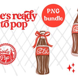 以下が含まれることがあります： 赤色のラベルと赤いリボンが付いた、茶色のコーラボトルのデジタルイラスト。画像には「She's ready to pop」と「Soda Pop」の文字が含まれています。赤い円には「PNG bundle」と書かれています。