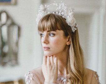 Floral Halo Crown - Tel que porté par Kat Dennings pour son mariage - Casque de déclaration nuptiale romantique