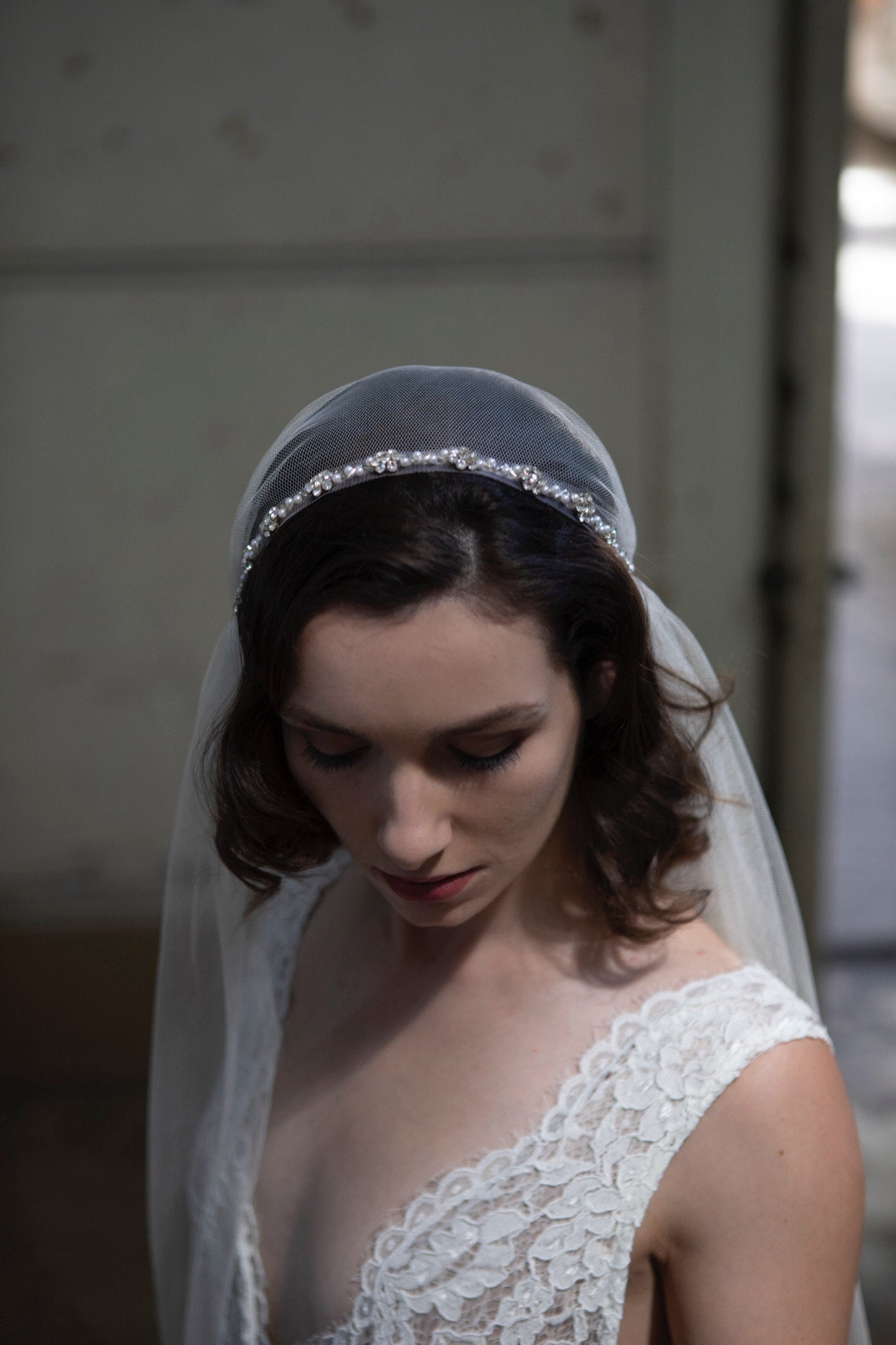 Juliet Cap Wedding Veil With Pearl Trim. 1920s Veil, Vintage  display picture 2