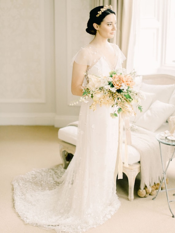 elegant wedding dress with crown Buttons wedding dress Crown with open back