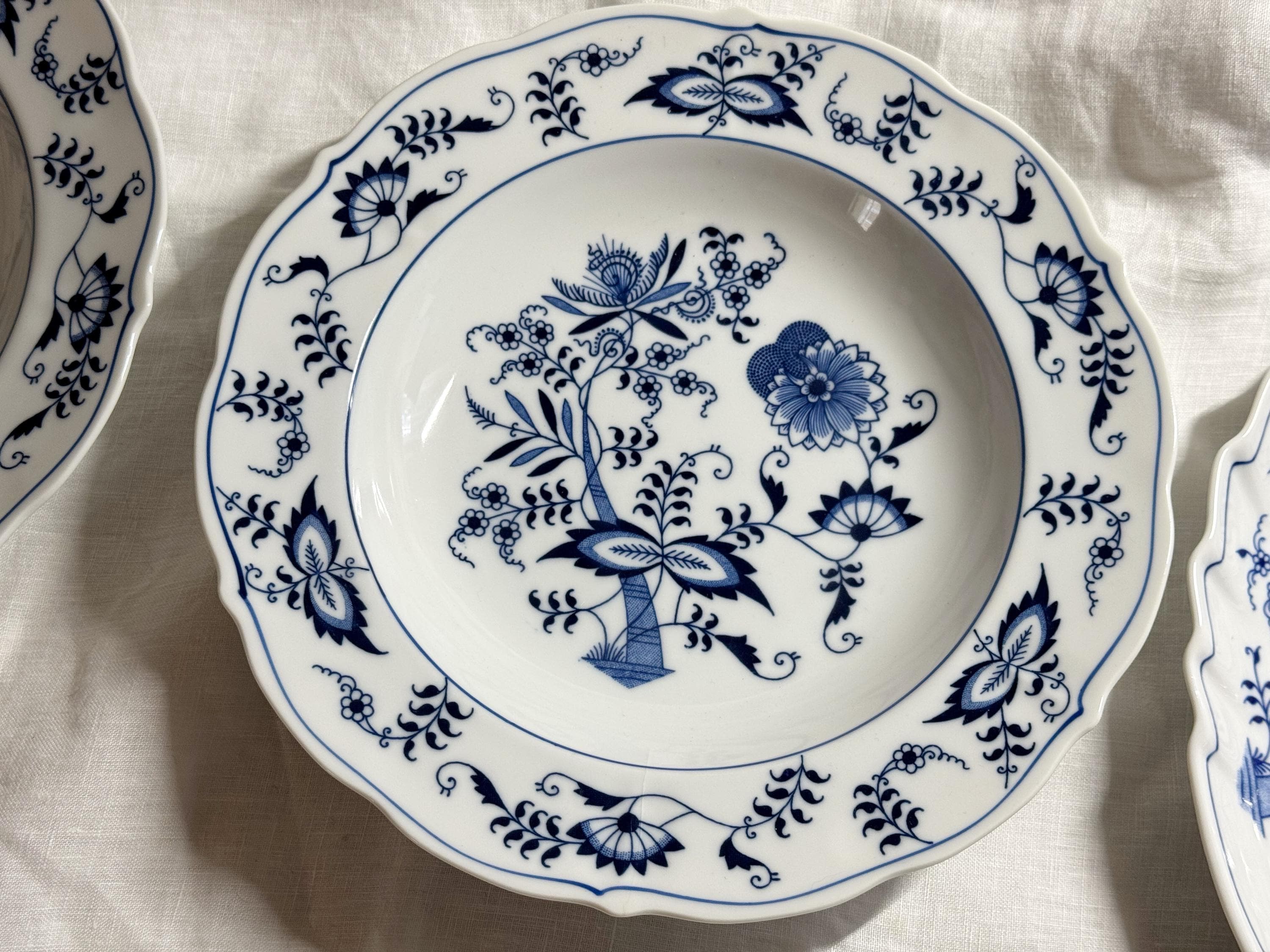 ブルダニューブの蓋付き皿と楕円形皿セット ブルダニューブの蓋付き皿と楕円形皿セット - メルカリ