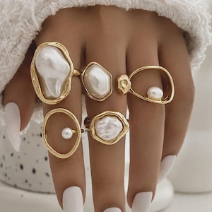 Conjunto de anillos de perlas doradas, anillos de perlas barrocas gruesas, anillos llamativos de forma irregular, joyería de perlas bohemia, conjunto de anillos de perlas en bruto, regalo para ella.