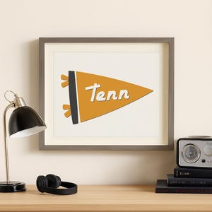 Tennessee Pennant Printable Wall Art, Retro Vintage Style College University Back To School Poster For Dorm Bedroom Office Graduation Gift