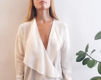 Vintage White Flounce Blouse / Vintage Classic Blouse / Vintage Silk Blouse / Vintage Style / Vintage Silk Top / Vintage Gift for Her / 1980