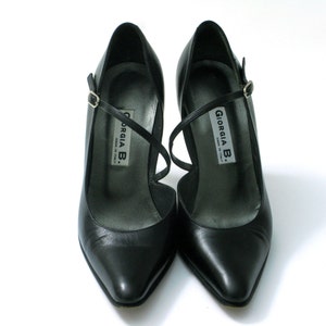 Vintage pointy black leather heels // Made in Italy Venice // 1990 image 2