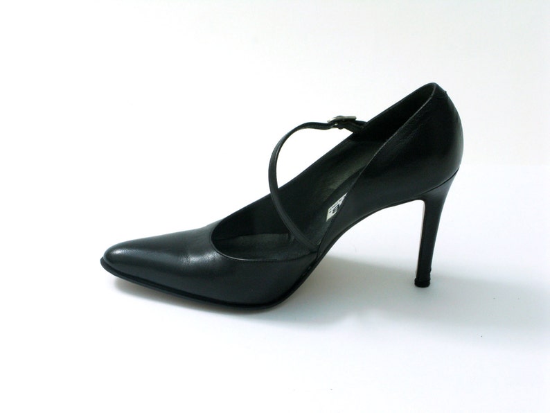 Vintage pointy black leather heels // Made in Italy Venice // 1990 image 3