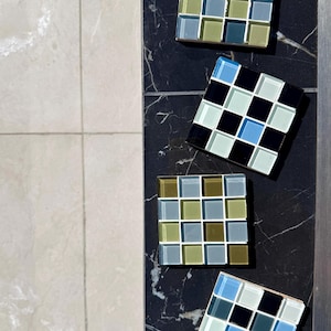 Handgjort glasunderläggset – Tone Mosaic