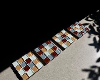 Posavasos de azulejos de vidrio con diseño de patchwork hechos a mano – Juego en azul, coñac y beige