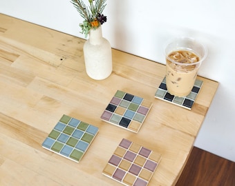 Conjunto de porta-copos de azulejo de vidro artesanal – Decoração neutra para casa com tema de prado de flores silvestres