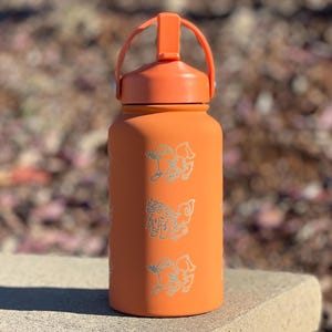 Arcanine Strohwasserflasche mit Hisuian Arcanine Gravierte Kaffeebecher Gamer Wasserflasche, Growlithe Fan Geburtstag Tee Flasche Geschenk