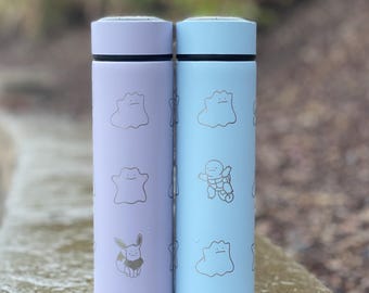 Ditto コーヒータンブラー 光沢のある Ditto 刻印入りティーインフューザー ウォーターボトル フェイクゼニガメとイーブイ付き 面白いアニメミーム 誕生日記念日ギフト