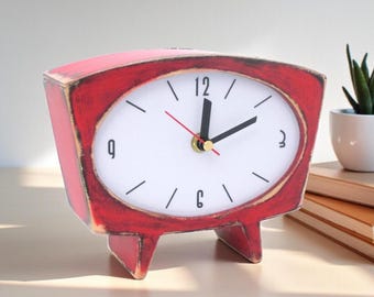 Red Wooden Desk Clock Vintage Style Mantel Ruby Decor