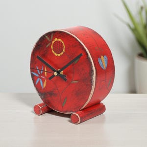 Orologio da tavolo in legno rosso folk art floreale silenzioso