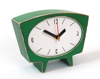 Handmade Green Wooden Table Clock: Silent, Retro Desk Decor