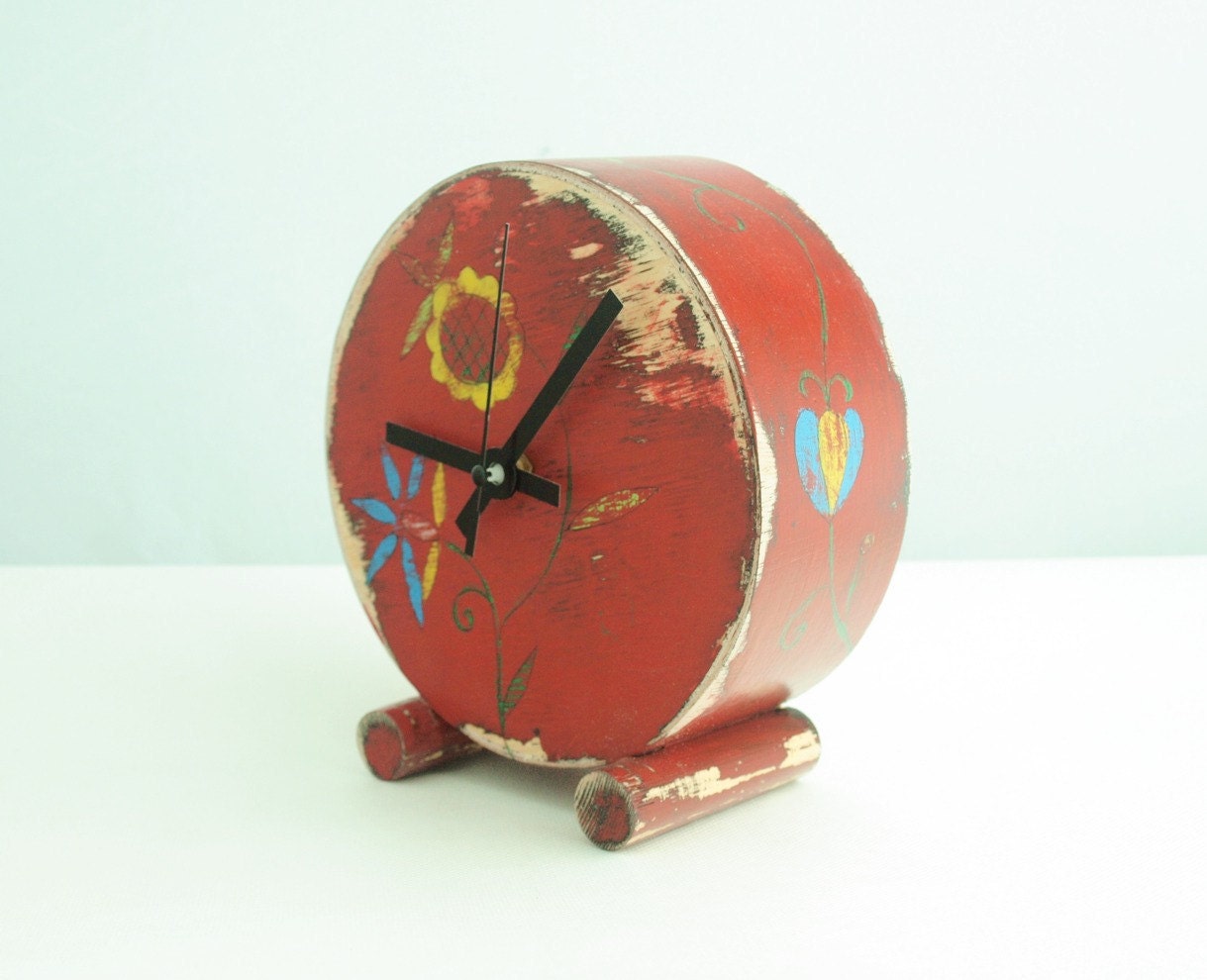 NO TICKING Red Desk Clock, Folk art Table Wood clock, Red Circle Clock ...